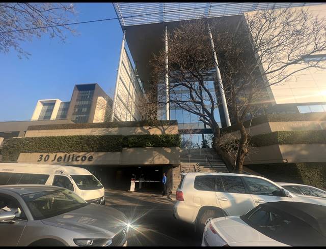 1,638M² OFFICE TO LET IN ROSEBANK